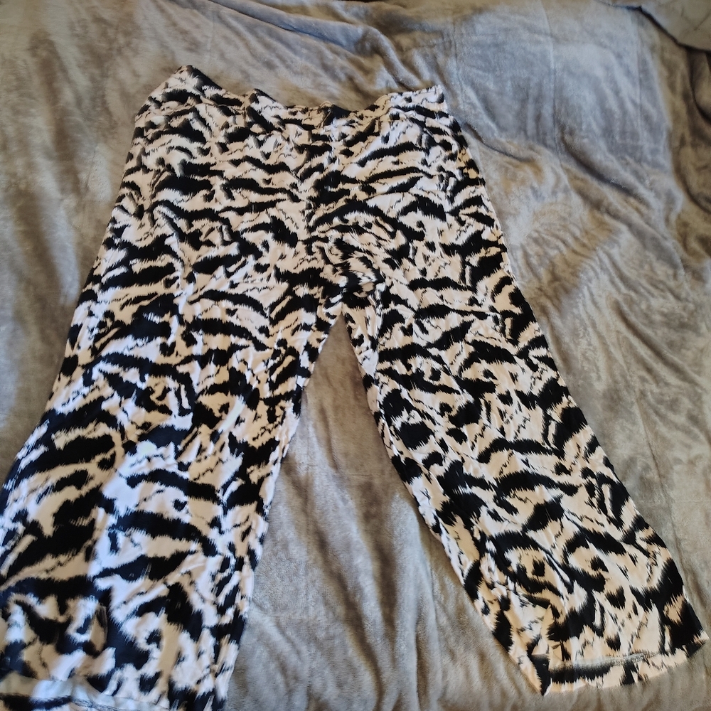 Old Navy Monochrome Patterned Pants